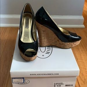 Steve Madden Meadow Black Patent Leather wedges